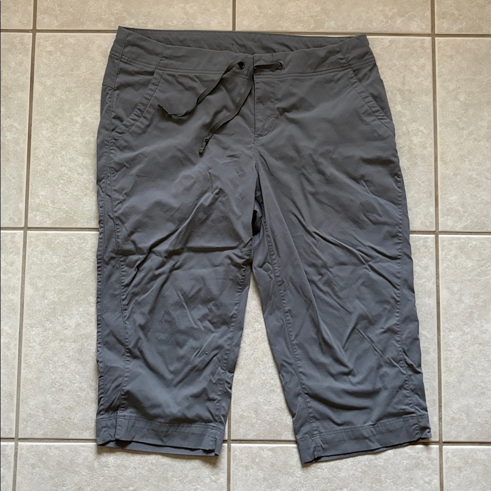 Columbia Women’s Gray Capris Size 12